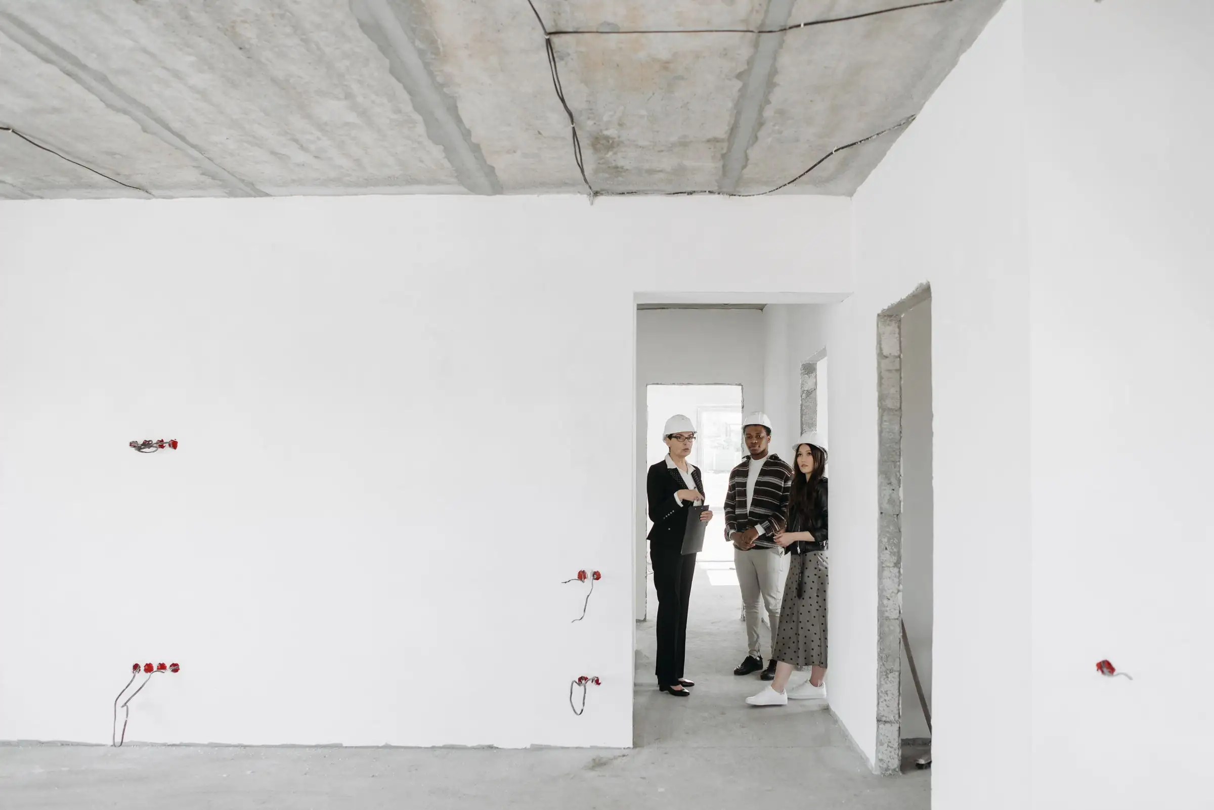 Site meeting in an empty apartment under renovation